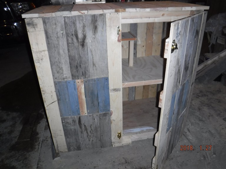 Short pieces of Pallet wood for doors